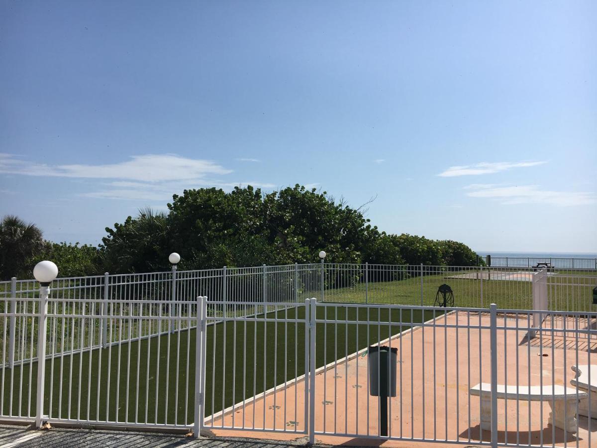 Paradise Beach Club - Oceanfront And Penthouse Satellite Beach Eksteriør billede